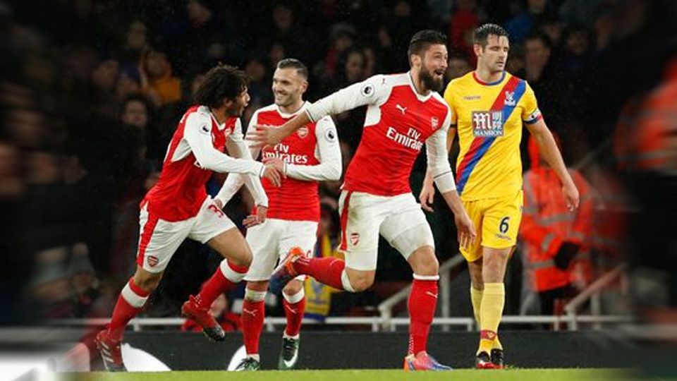 Selebrasi Olivier Giroud usai bobol gawang Crystal Palace. Copyright: © mirror